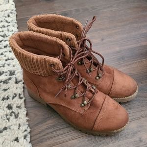 Universal Thread Tan Brown Boots. Size 9.5